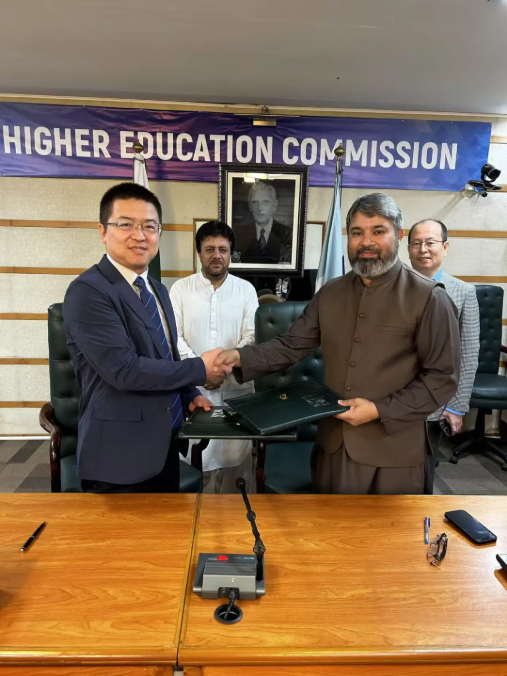 10万台！旋乐吧spin8动力出海新篇章：机械革掷中标巴基斯坦总理青年妄想条记本电脑项目